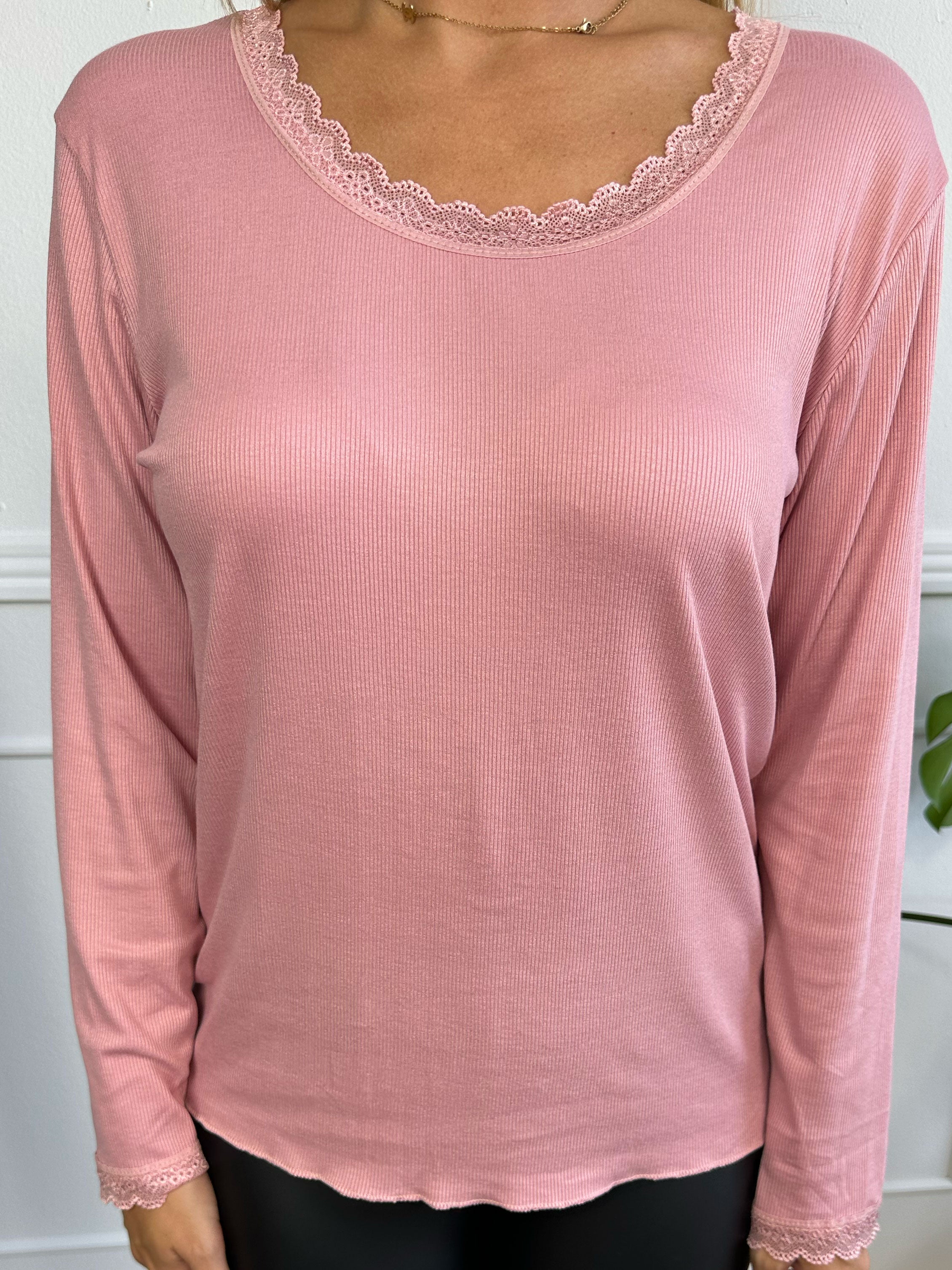 Ibina Long Sleeve - Sød bluse med rib og blondekanter